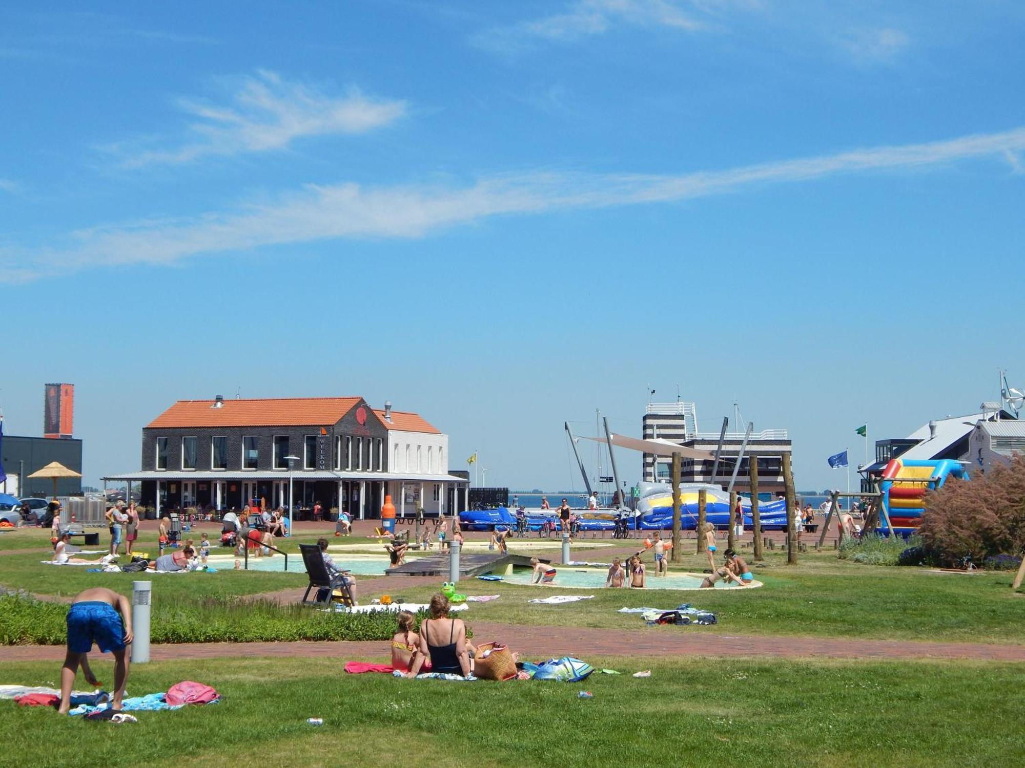 Wunderschoenes-Freistehendes-Ferienhaus-An-Der-See-Sauna-Strand-Yachthafen-Wlan Bruinisse Exterior photo